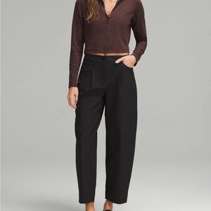 City Sleek Mid-Rise Barrel-Leg Pant